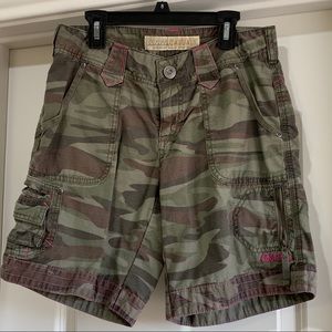 Cabelas Bermuda Cargo Shorts w/pink stitching Sz4